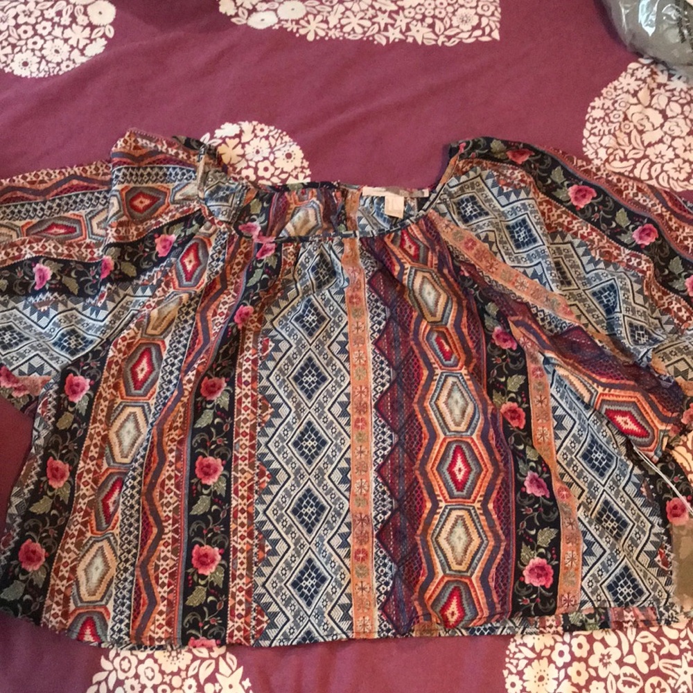 Tribal floral blouse 🌹⚡️